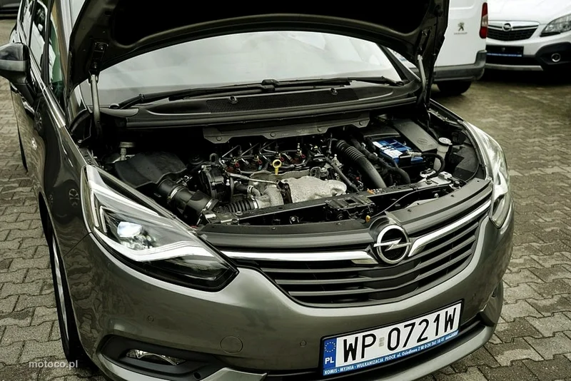 Opel Zafira C Tourer 12