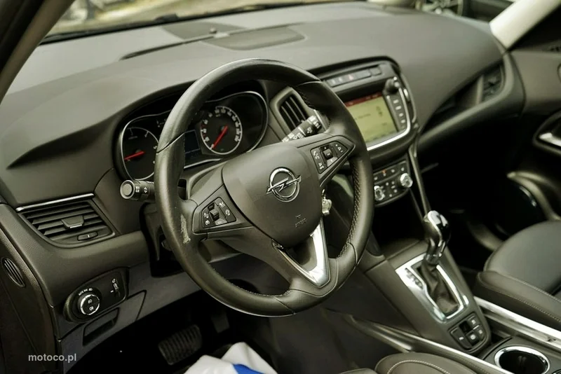 Opel Zafira C Tourer 19