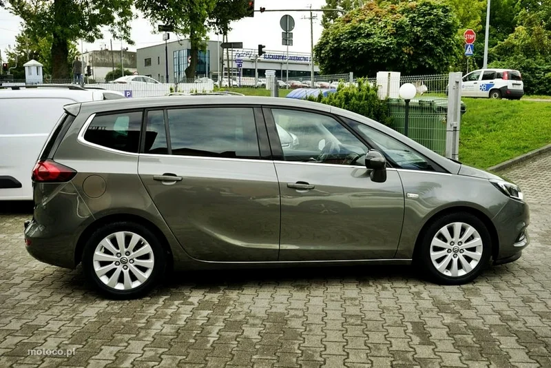 Opel Zafira C Tourer 8