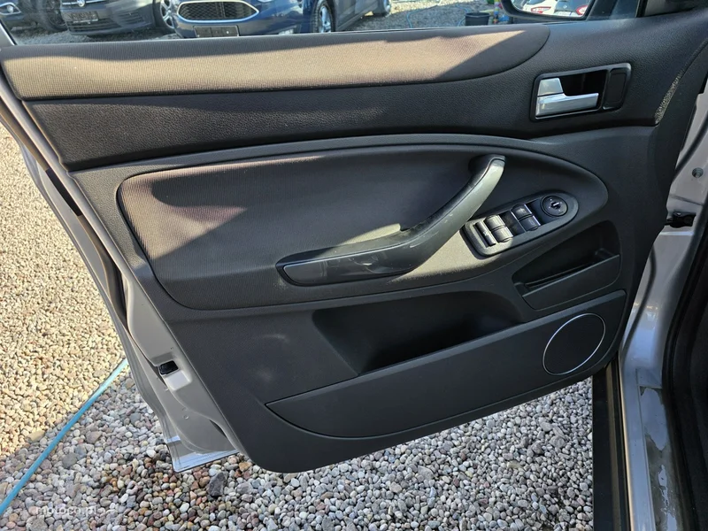 Ford Kuga I 4
