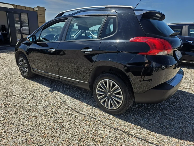 Peugeot 2008 8