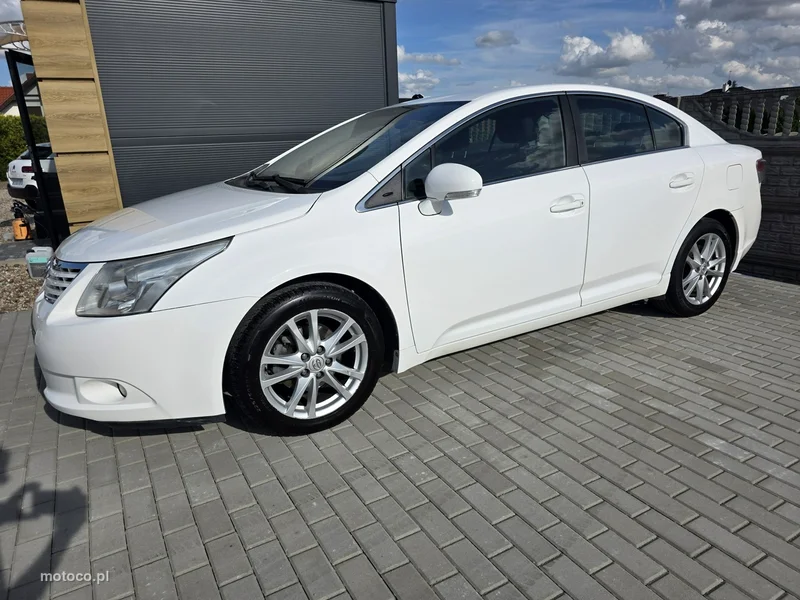 Toyota Avensis T27 12