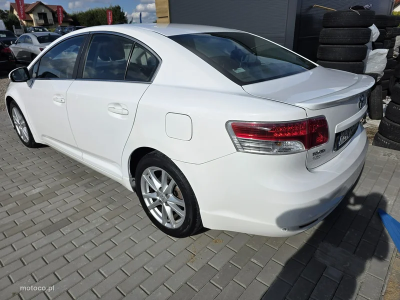 Toyota Avensis T27 16