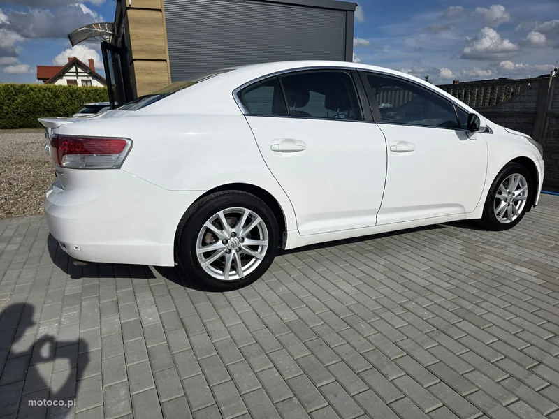 Toyota Avensis T27 3