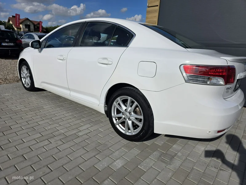 Toyota Avensis T27 22