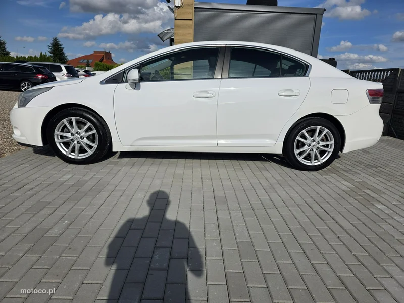 Toyota Avensis T27 23