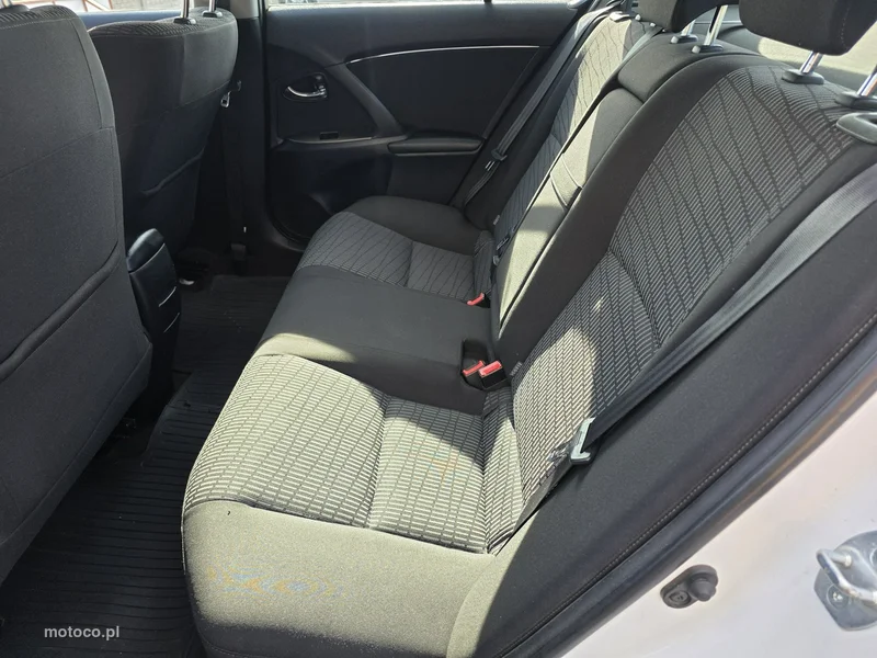 Toyota Avensis T27 33