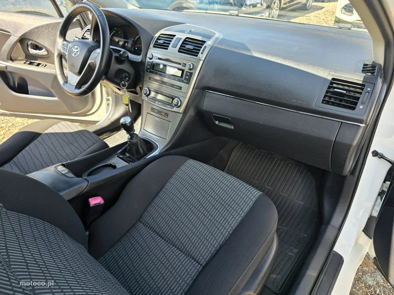 Toyota Avensis T27 8