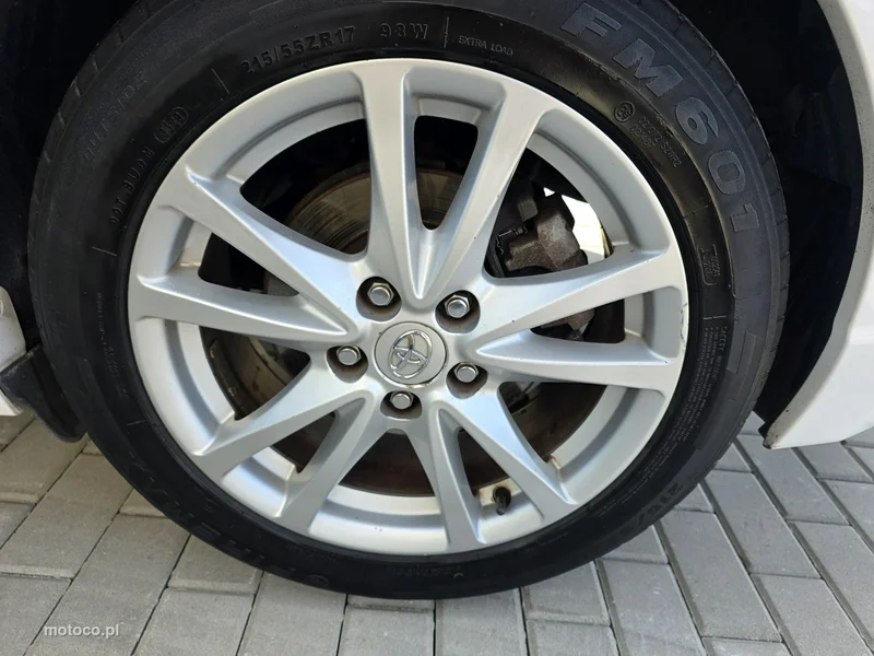 Toyota Avensis T27 9