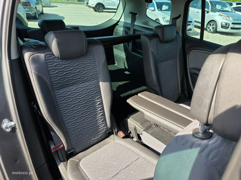 Opel Zafira C Tourer 12