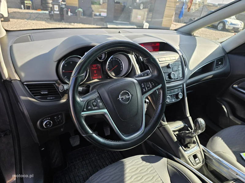 Opel Zafira C Tourer 15