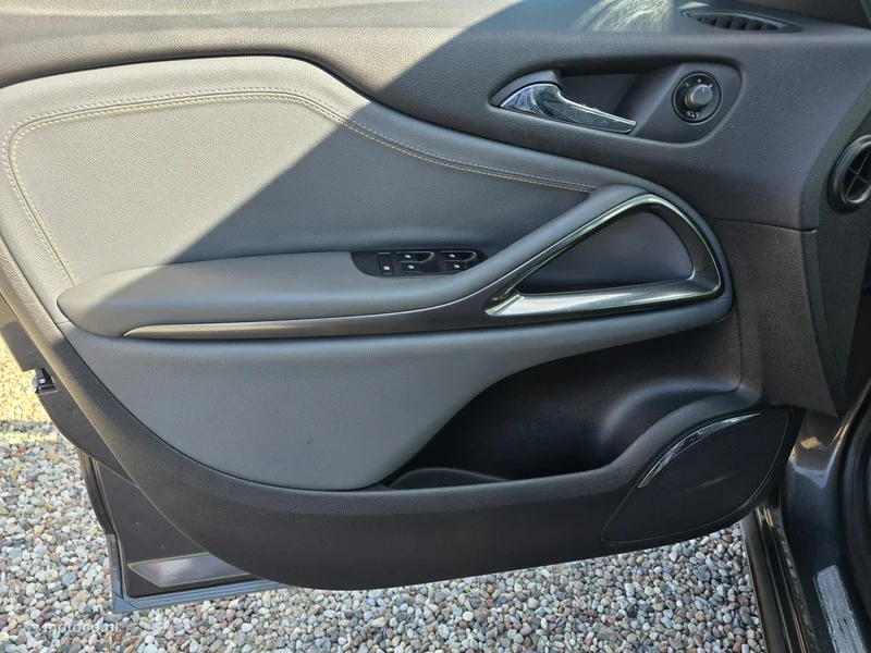 Opel Zafira C Tourer 16