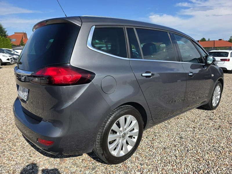 Opel Zafira C Tourer 19