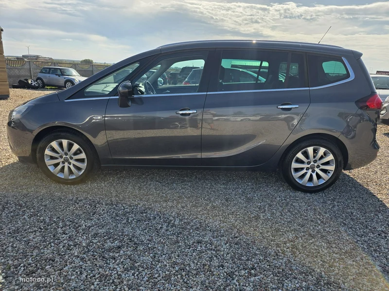 Opel Zafira C Tourer 23