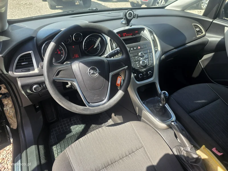Opel Astra J 13
