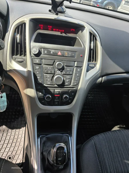 Opel Astra J 17
