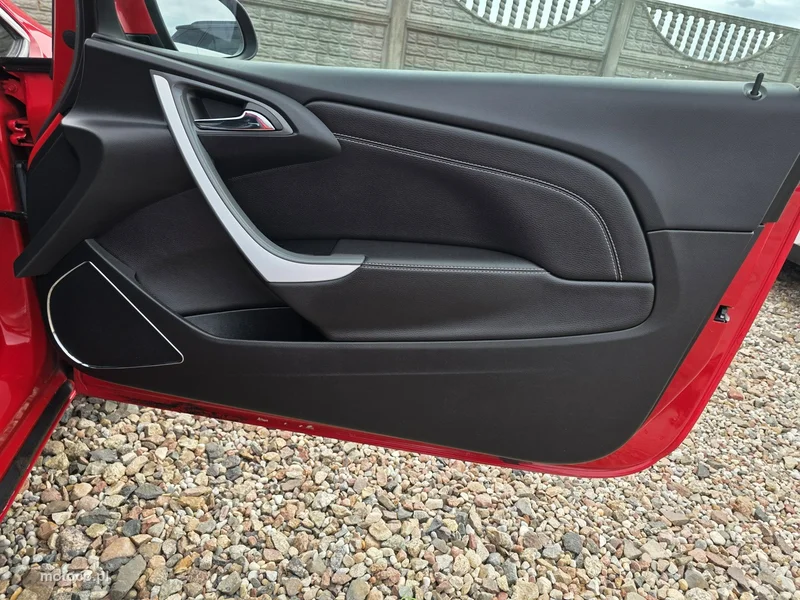 Opel Astra GTC 26