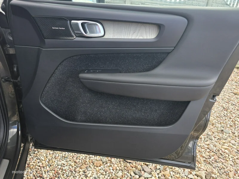 Volvo XC 40 24