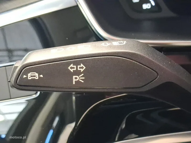 Audi Q3 F3 21