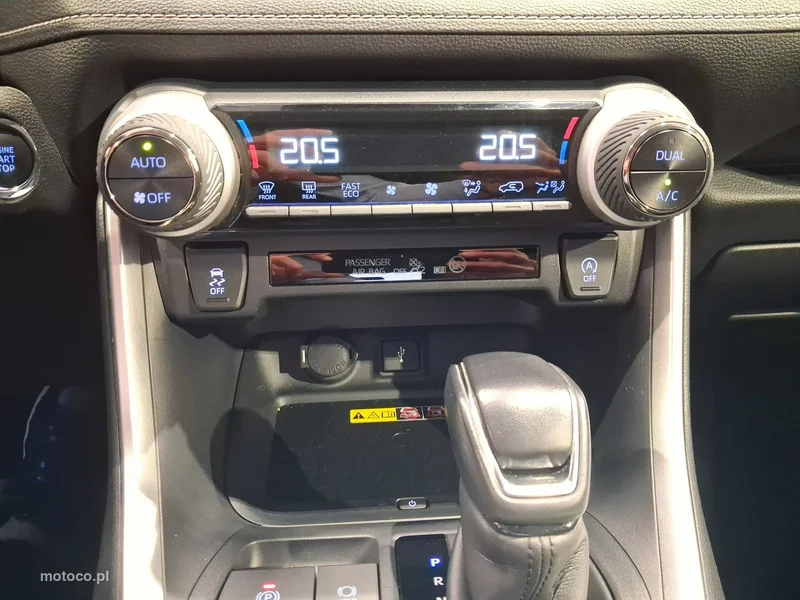 Toyota RAV 4 XA50 25