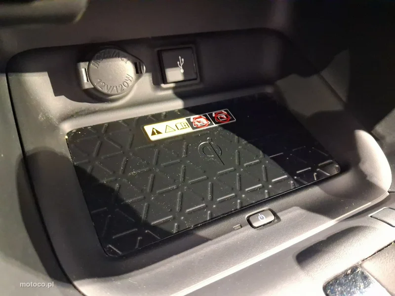 Toyota RAV 4 XA50 27