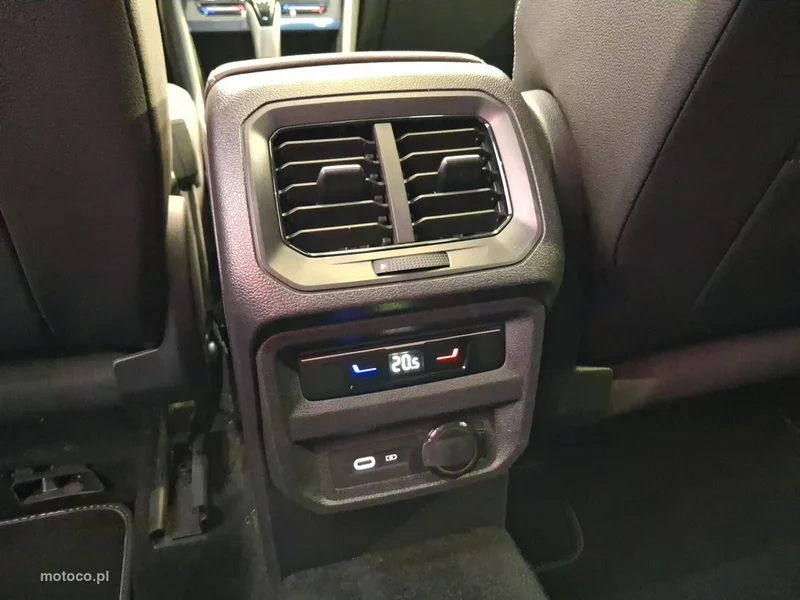 Volkswagen Tiguan AD 12