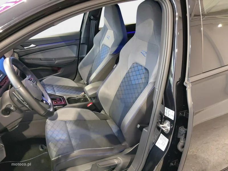 Volkswagen Golf VIII 12