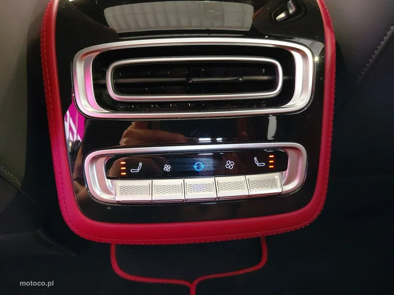 Omoda 9 19