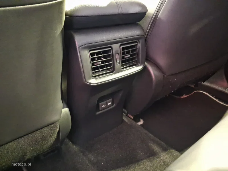 Toyota RAV 4 XA50 17