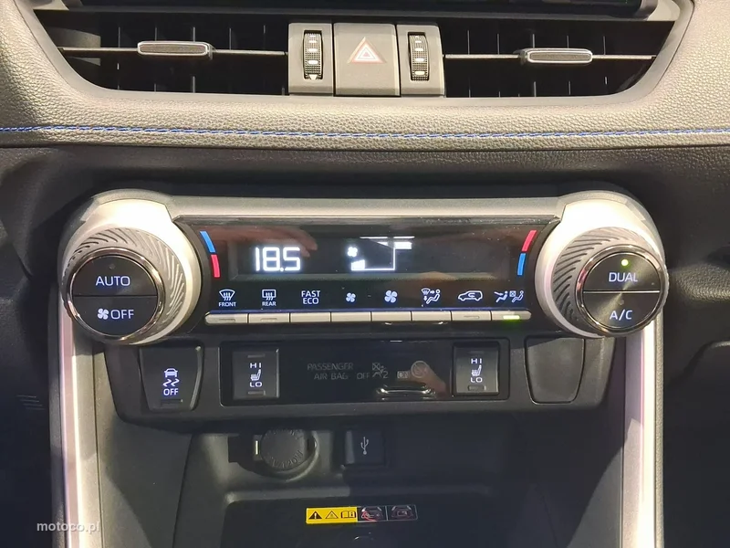 Toyota RAV 4 XA50 32