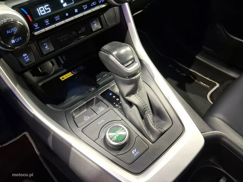 Toyota RAV 4 XA50 33