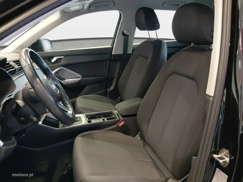 Audi Q3 F3 16
