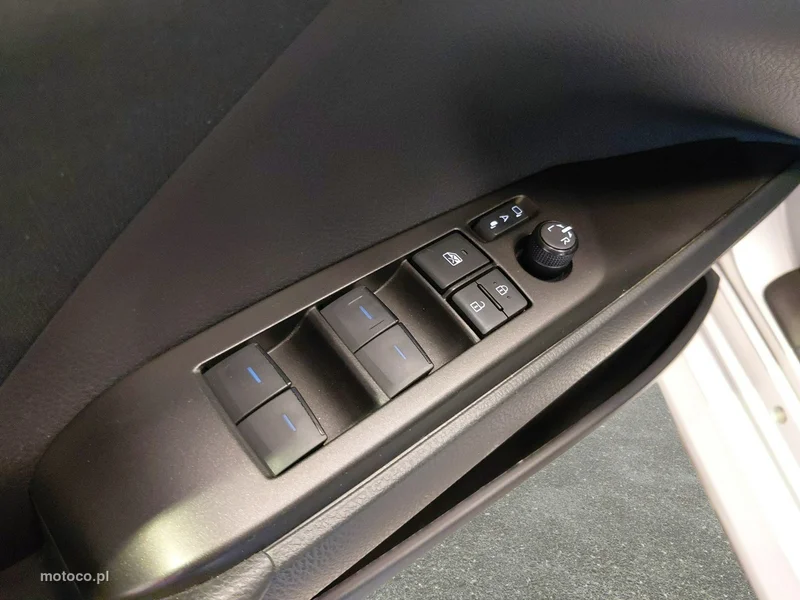 Toyota Camry XV70 34