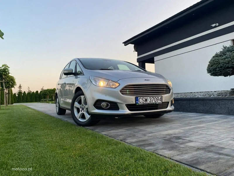 Ford S-Max II 14