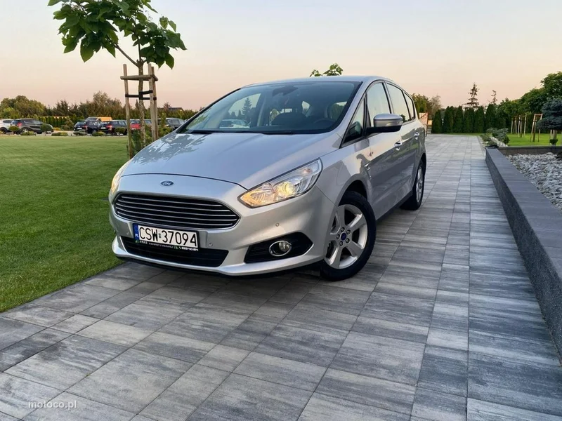 Ford S-Max II 16
