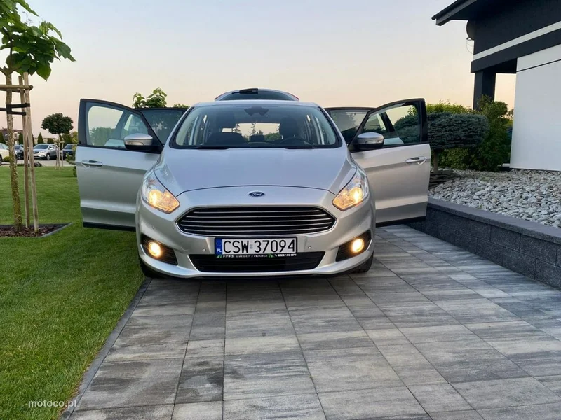 Ford S-Max II 18
