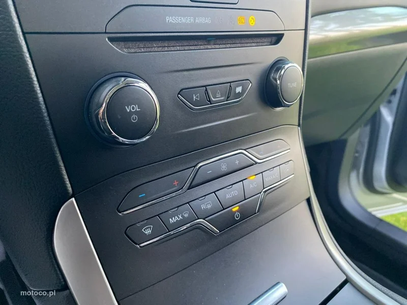 Ford S-Max II 23