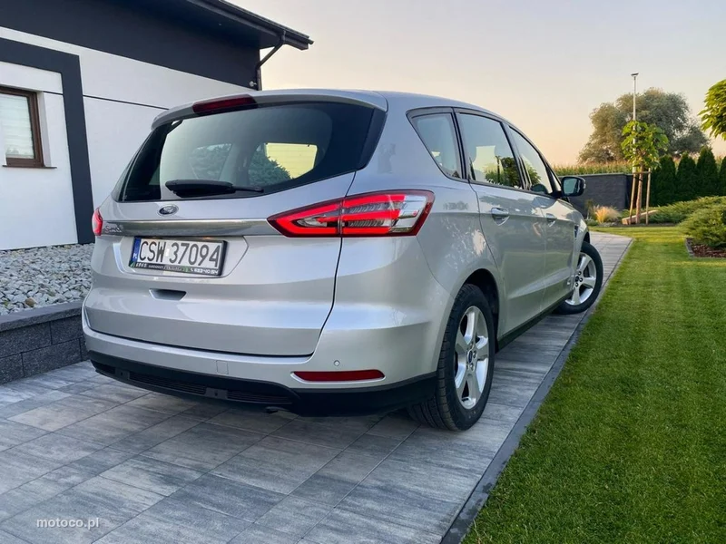 Ford S-Max II 33