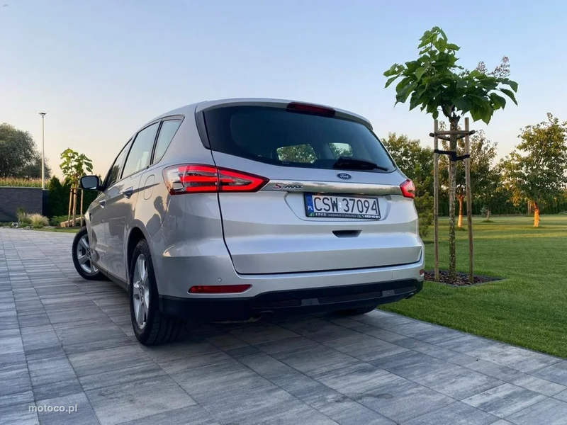 Ford S-Max II 37