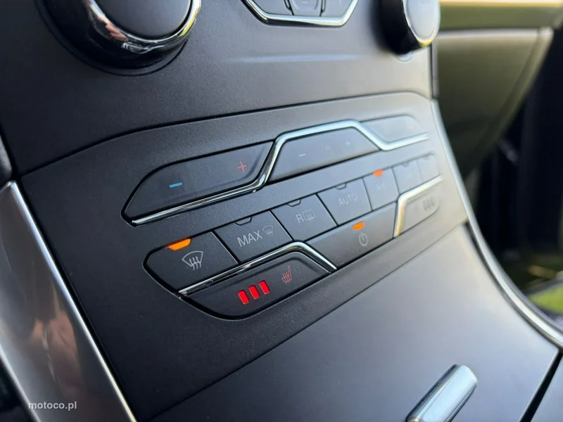 Ford S-Max II 17