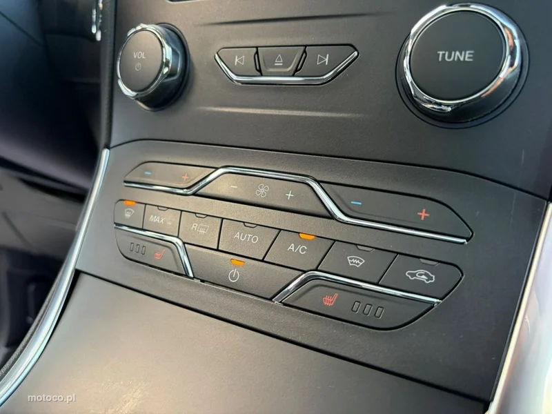 Ford S-Max II 23