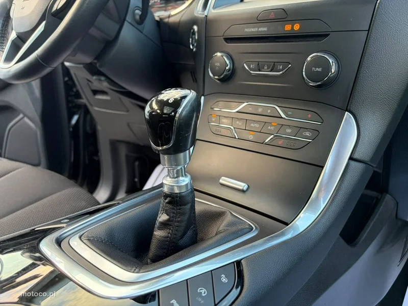 Ford S-Max II 24