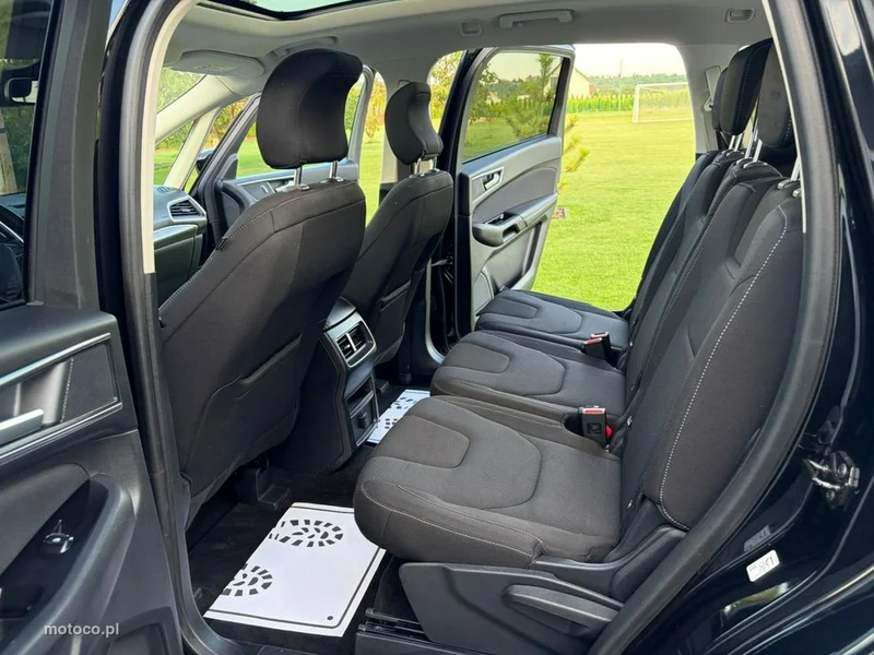 Ford S-Max II 33