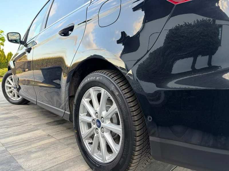 Ford S-Max II 37