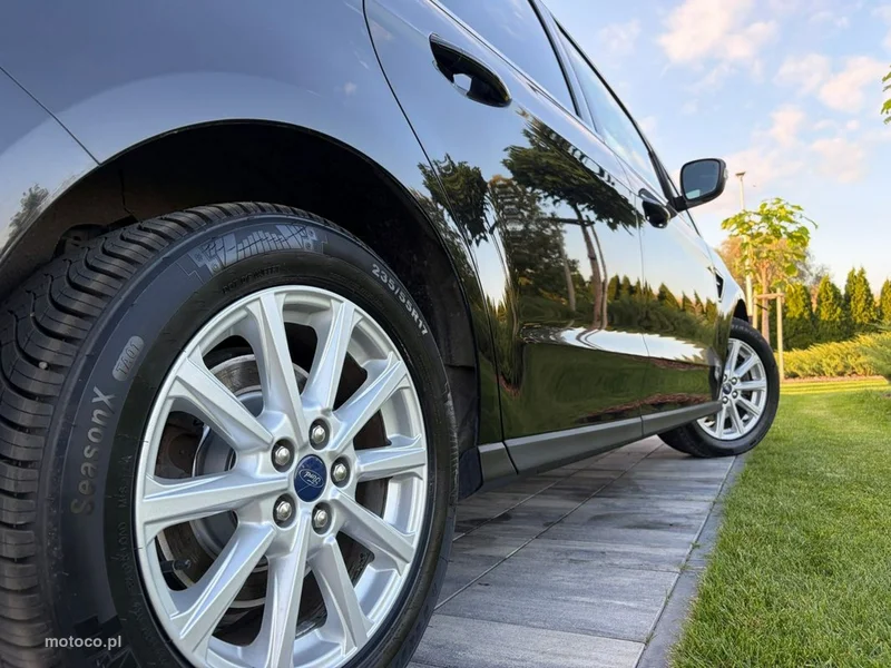 Ford S-Max II 38
