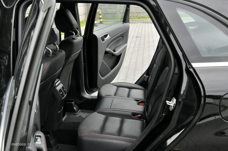 Mercedes-Benz Klasa B W246 B 220 13