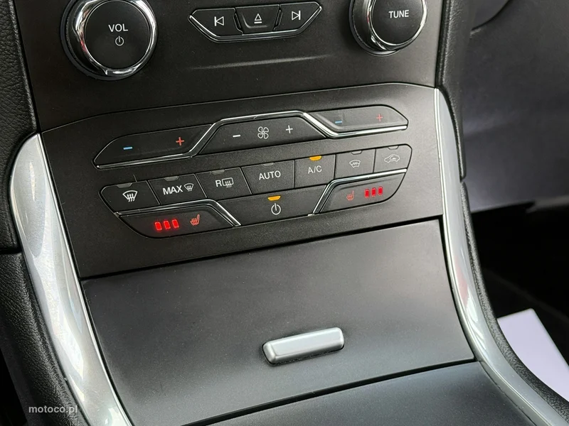 Ford S-Max II 23