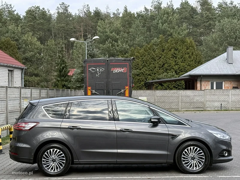 Ford S-Max II 31