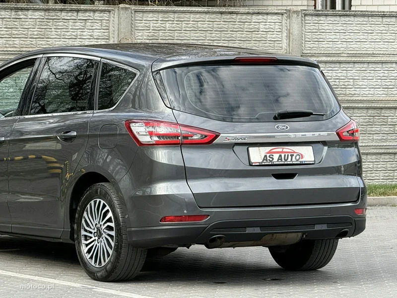 Ford S-Max II 33