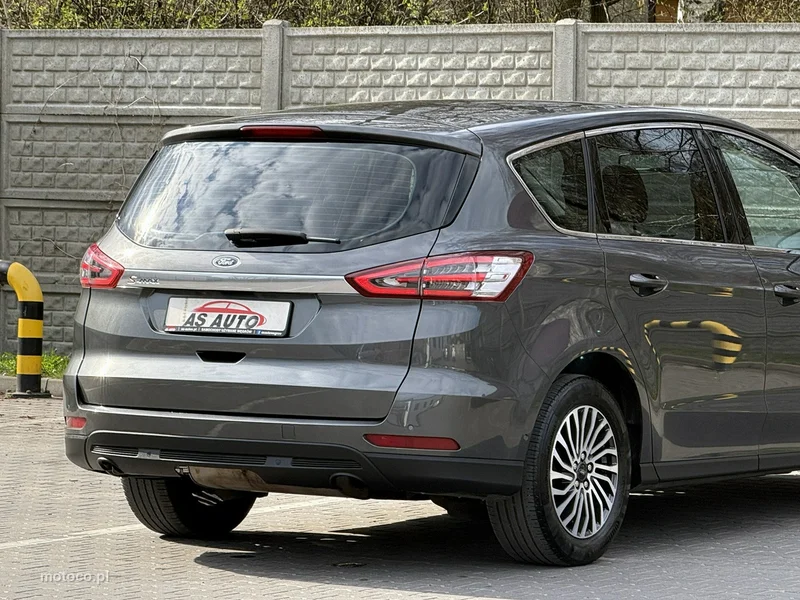 Ford S-Max II 37